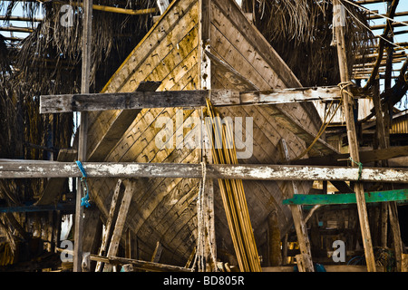 Indonesien Sulawesi Tanah Beru in der Nähe von Pantai Bira Bira Beach traditionelle Holzschiff Baugebiet am späten Nachmittag Stockfoto