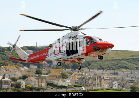 Küstenwache Rettungshubschrauber G CGWB im Endanflug zu seiner Unterseite an Osprey Kai auf Portland Dorset UK Stockfoto