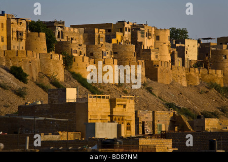 Krass beleuchtet Mauern des Forts in Jaisalmer in der Nähe von sunset Stockfoto