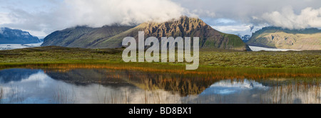 Island Reflexion Berge Südküste Stockfoto