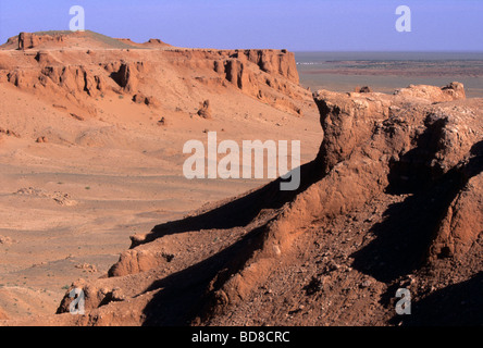 Panorama von der roten Erde Bayanzag flammenden Klippen, aka Dinosaurier Friedhof, Wüste Gobi, Mongolei Stockfoto