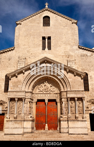 Kirche Saint-Trophime in Arles, Provence Frankreich Stockfoto