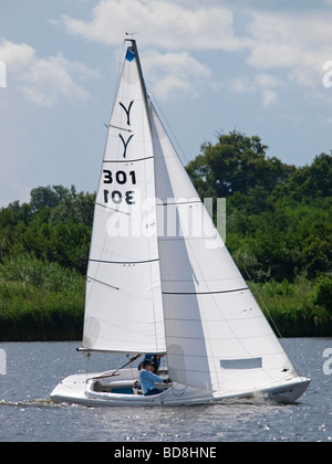 Yeoman klasse Boot segeln auf wroxham Broad während der Regatta Woche norfolk East Anglia England Großbritannien Stockfoto