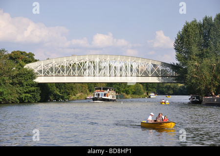 Eisenbahn Brücke über die Themse, Windsor, Berkshire, England, Vereinigtes Königreich Stockfoto