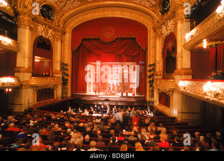 Publikum und Künstler am Royal Opera House Stockholm Stockfoto