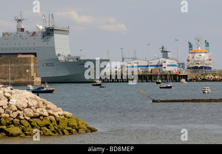 Neben base Global Marine Systems Portland Harbour ist GS souverän eine Multi-Roll DP2 Schiff Stockfoto