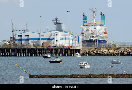 Neben base Global Marine Systems Portland Harbour ist GS souverän eine Multi-Roll DP2 Schiff Stockfoto