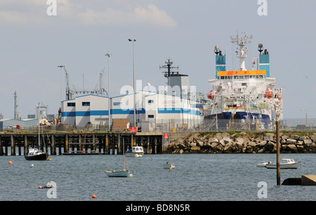 Neben base Global Marine Systems Portland Harbour ist GS souverän eine Multi-Roll DP2 Schiff verwenden, um Reparatur und Wartung Stockfoto