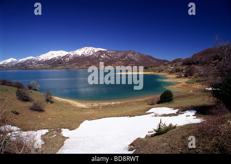 Italien, Abruzzen, Gran Sasso und Monti della Laga Nationalpark, Campotosto See Stockfoto