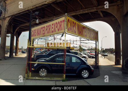 Verwendet und Pre owned Automobile bei Autohändler auf Northern Boulevard im Stadtteil Queens in New York zum Verkauf angeboten werden Stockfoto