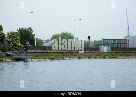 Walthamstow Reservoir Forellenfischerei, Railway Bank, Walthamstow, London, England. Stockfoto