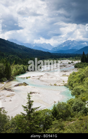 Fluss Isar in den Bayerischen Alpen, Bayern, Deutschland ...