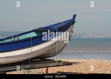 Boot am Strand von Littlestone Stockfoto