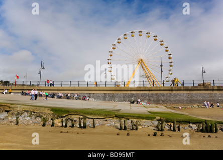 Das Riesenrad und die Promenade, Tramore, Grafschaft Waterford, Irland Stockfoto