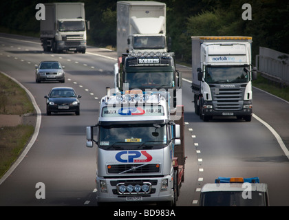 Große LKW Reisen entlang der Autobahn M42 in den Midlands England uk Stockfoto