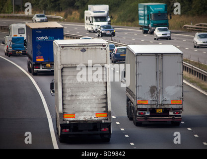 Große LKW Reisen entlang der Autobahn M42 in den Midlands England uk Stockfoto