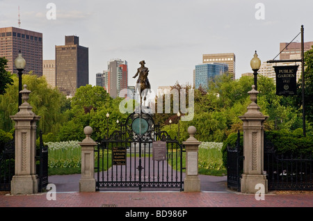 Eine Statue von GEORGE WASHINGTON in BOSTON COMMON ist ein öffentlicher Park BOSTON, MASSACHUSETTS Stockfoto