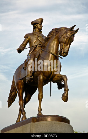 Eine Statue von GEORGE WASHINGTON in BOSTON COMMON ist ein öffentlicher Park BOSTON, MASSACHUSETTS Stockfoto