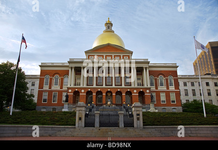 Befindet sich auf dem BEACON HILL enthält das MASSACHUSETTS STATE HOUSE, der Gesetzgeber und Gouverneure Residenz BOSTON, MASSACHUSETTS Stockfoto