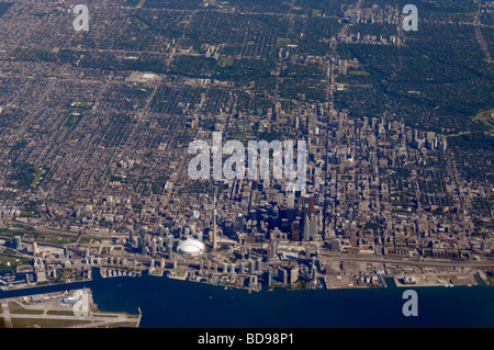 Luftaufnahme der Innenstadt von Toronto mit Rogers Centre Skydome und Bankenviertel Hochhaus-Türme am Lake Ontario Stockfoto