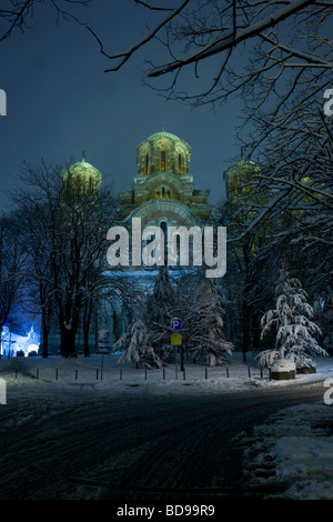 Stadt Belgrad in der Winter-Nacht - Kirche Sveti Marko Stockfoto