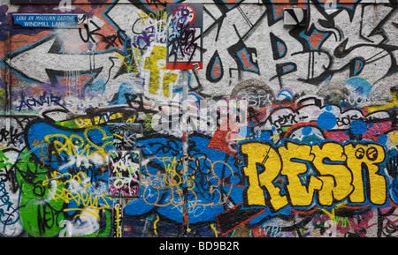 Die U2 Graffiti Wall, Teil der Windmill Lane Studios, Stadt Dublin, Irland; Leider abgerissen im Jahr 2015. Stockfoto