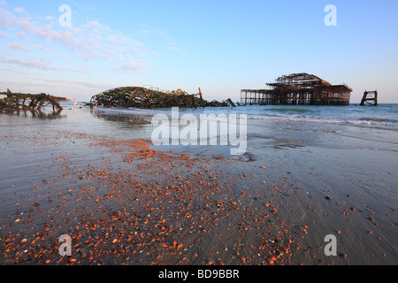 West-Pier bei Sonnenuntergang, Brighton, UK Stockfoto