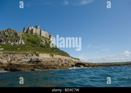 Blick auf St. Michaels Mount von Touristenboot auf sonnigen Sommertag, Cornwall, UK Stockfoto