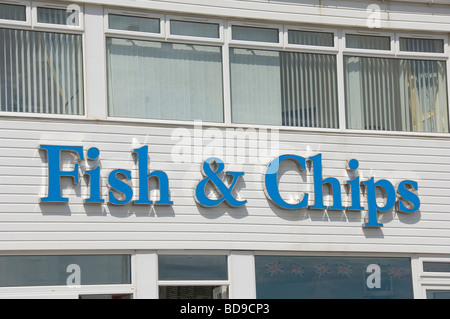 Fisch- und Chipshop-Schild in der Nähe Bridlington Sea Front East Yorkshire England Großbritannien GB Großbritannien Stockfoto