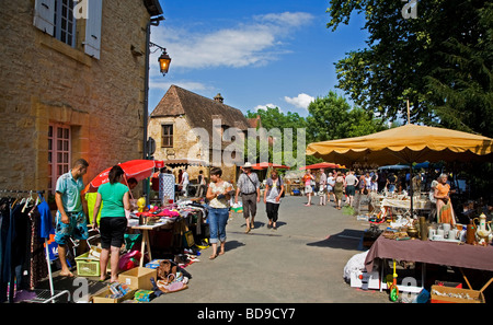 Sonntag Flohmarkt, in St. Leon sur Vezere, Dorgogne, Frankreich Stockfoto