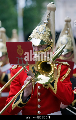 Ein Musiker aus der Königin Life Guard Band nach dem Wechsel der Wache, Buckingham Palace, London, Großbritannien Stockfoto