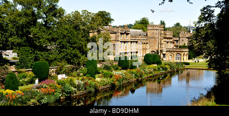 Forde Abtei und Gärten, Chard, Somerset, UK. Ehemaliges Zisterzienserkloster in 30 Hektar großen preisgekrönten Gärten. Stockfoto