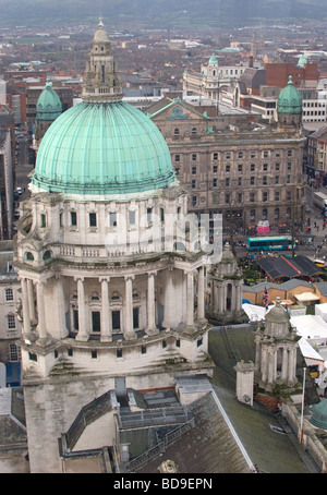 Der Belfast City Hall vom Belfast Eye Riesenrad Stockfoto