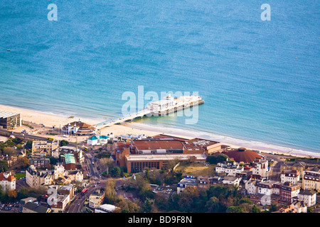 Luftaufnahme von Bournemouth Pier, Stadt, Meer, Bournemouth International Conference Centre (BIC) und Hotels. Dorset. VEREINIGTES KÖNIGREICH. Stockfoto