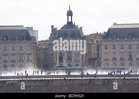 Miroir d'eau, Wasser spiegeln, Place de la Bourse, Bordeaux, Gironde, Nouvelle-Aquitaine, Frankreich Stockfoto