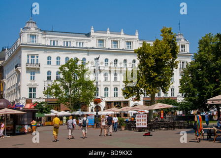 Budapest, Ungarn. Vörösmarty ter (Quadrat) Gerbeaud Haz - Gerbeaud Café und Konditorei im Erdgeschoss Stockfoto