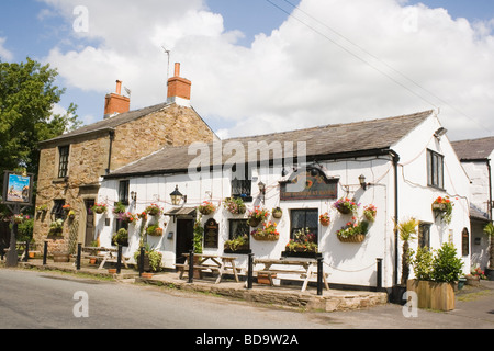 Der Pflug in Traufe traditionellen englischen Country Pub Woodplumpton in der Nähe von Preston Lancashire England Stockfoto