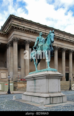 Die Statue von Prinz Albert außerhalb st.georges Halle in Liverpool, Großbritannien Stockfoto