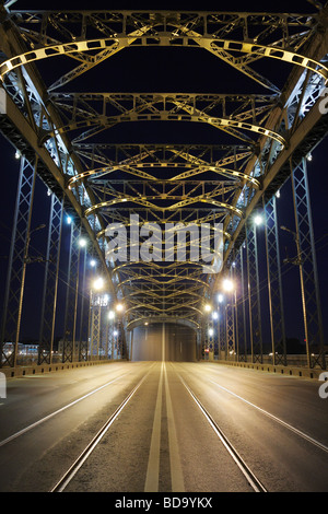 Bolscheochtinsky Brücke in St. Petersburg, Newa, Russland Stockfoto