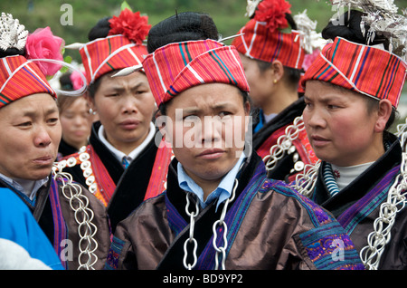 Miao-Frauen in formalen Kostüm bei Drum Festival Shidong Guizhou Provinz China Stockfoto