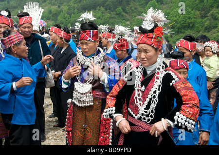 Miao-Frauen in formalen Kostüm bei Drum Festival Shidong Guizhou Provinz China Stockfoto