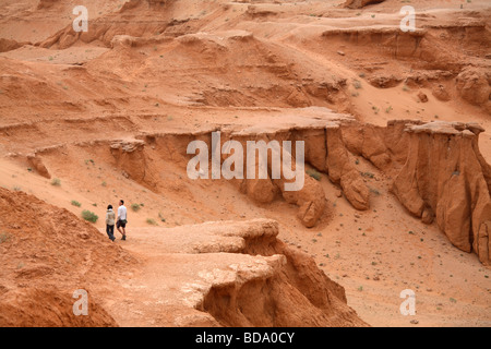 Panorama von der roten Erde Bayanzag flammenden Klippen, aka Dinosaurier Friedhof, Wüste Gobi, Mongolei Stockfoto