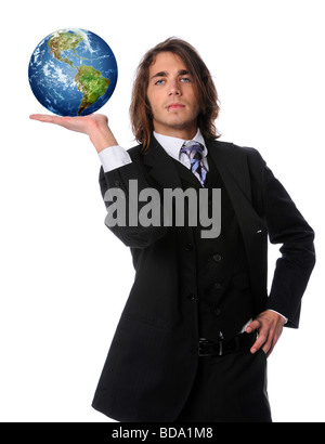 Geschäftsmann hält Erde isoliert auf weiß Stockfoto