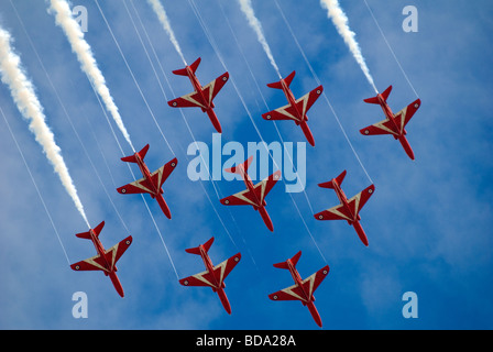 Die Royal Airforce Red Arrows Display Kunstflugstaffel erklingt in der Royal International Air Tattoo 2009 RAF Fairford Stockfoto