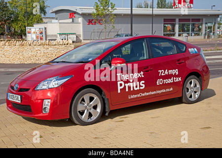 Neuen Prius T3 Hybrid rot motor Auto geparkt August 2009 außerhalb Homebase in Cheltenham Stockfoto