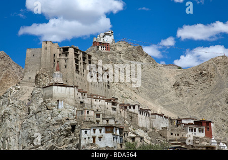 Leh Palace und Namgyal Tsemos Gompa. Leh. Ladakh. Indien Stockfoto