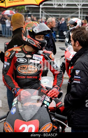 Ryuichi Kiyonari sitzt auf seiner HM Plant Honda wartet seinerseits zum Rennen im nassen in Northwich Thundersprint Stockfoto