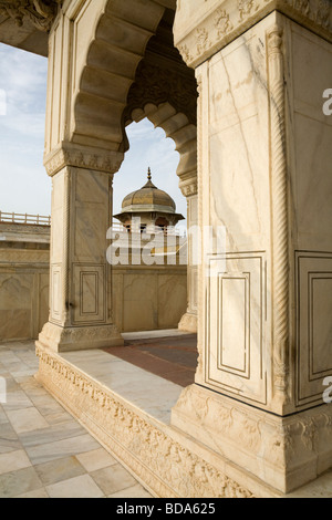 Der Grundstein Kolonnade des Khas Mahal Mittelpavillon. Agra Red Fort. Agra. Indien. Stockfoto