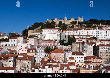 Das Castelo de Sao Jorge und die Mouraria Quartal Lissabon Portugal Stockfoto