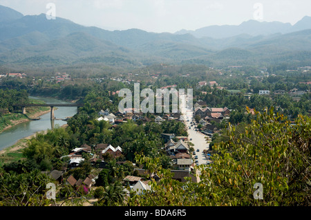 Die Aussicht vom Phousi Hill der alten Residenzstadt von Luang Prabang in Laos Stockfoto